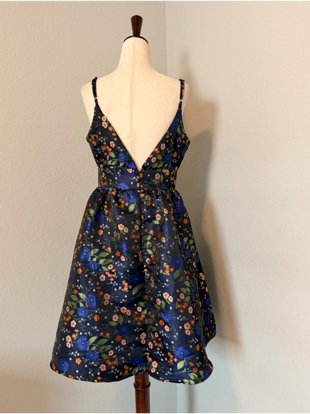 Stunning Fore Collection Floral Jacquard Mini Dress - Picture 5 of 9